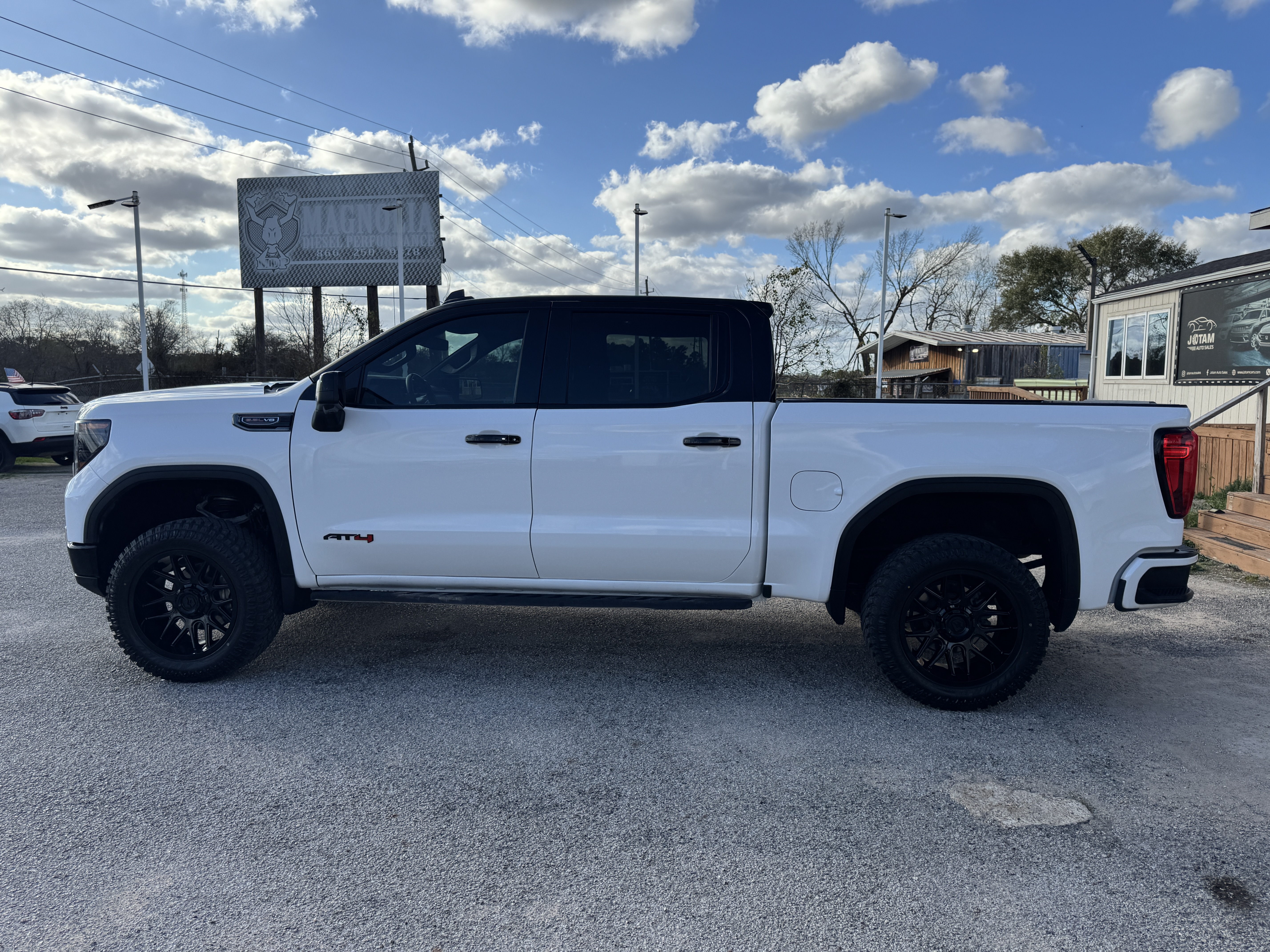 2023 GMC Sierra 1500 AT4's photo